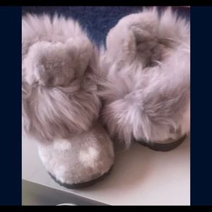 Limited Edition Fur Uggs 6C